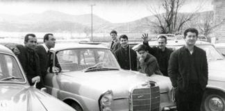 Ταξιτζήδες σε αναμονή πελατείας στην Καστοριά