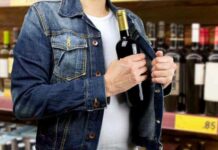 Έκλεψαν ποτά από σούπερ μάρκετ με στημένο κόλπο… και έφυγαν σαν κύριοι