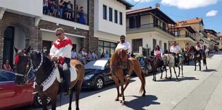 Η εντυπωσιακή παρέλαση των καβαλάρηδων στη Σιάτιστα