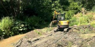 Καθαρισμός ρέματος στην περιοχή του δάσους Μεσοποταμίας από την Π.Ε. Καστοριάς
