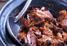 Αγριογούρουνο με κρασί και μέλι στη γάστρα