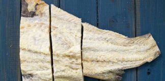 Πώς ξαλμυρίζουμε σωστά τον παστό μπακαλιάρο – Όλα τα βήματα και τα μυστικά