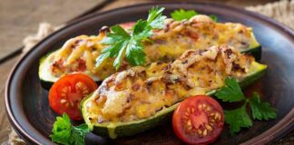 Κολοκυθάκια γεμιστά με κοτόπουλο και τυρί στον φούρνο – Με χρυσαφένια κρούστα