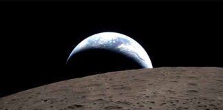 Η πρώτη φωτογραφία από την αθέατη πλευρά της Σελήνης με φόντο τη Γη