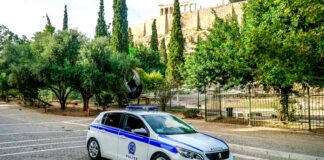 Άνδρας με μαχαίρι τραυμάτισε δύο Ελληνοαμερικανούς τουρίστες στην Ακρόπολη