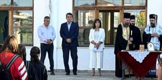 Ο Δημήτρης Σαββόπουλος, στους αγιασμούς σχολικών μονάδων